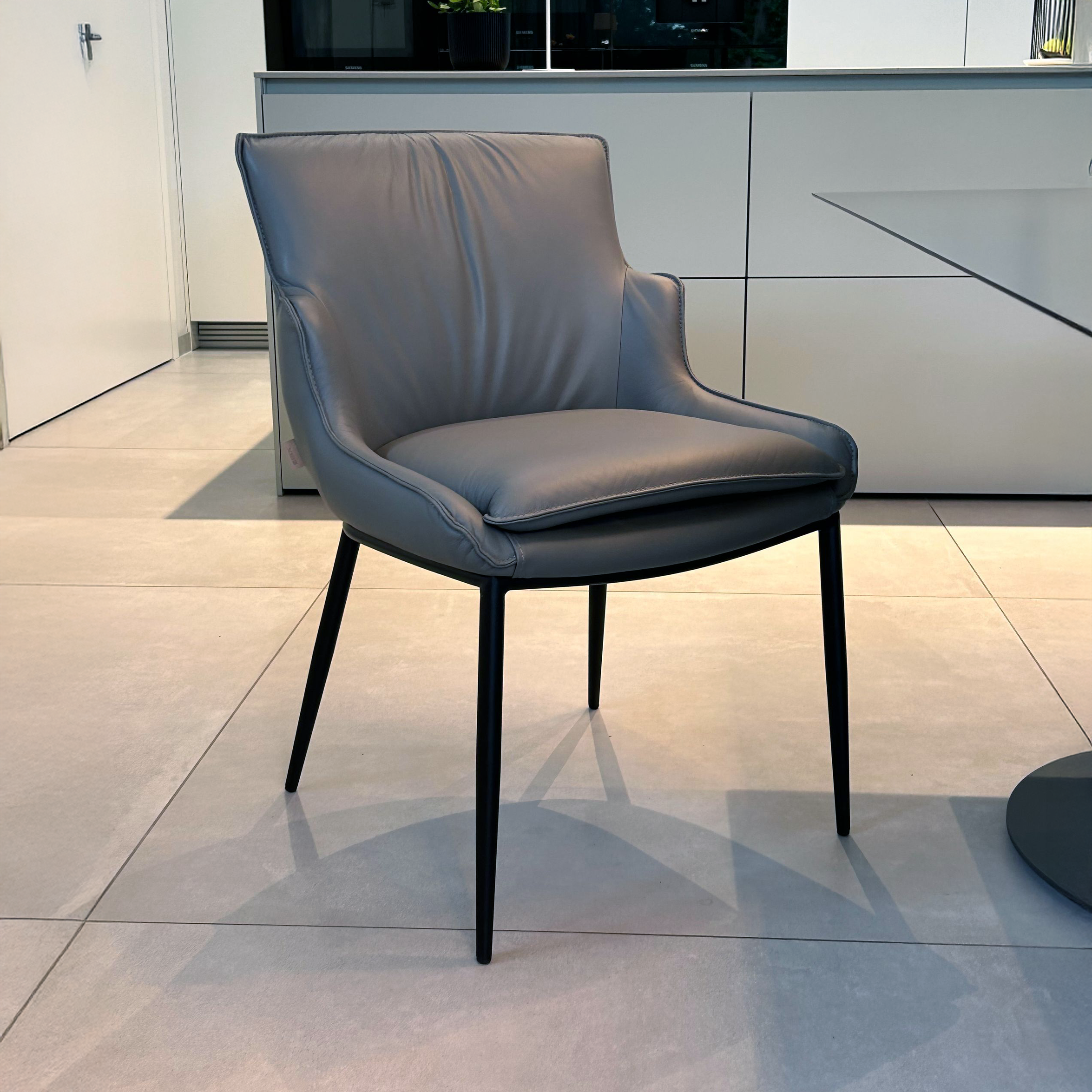 SIX Ledersessel Elito Grau, Metall